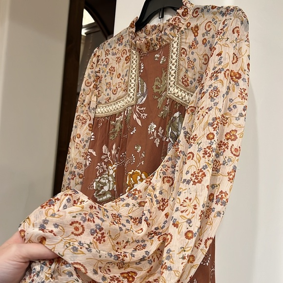 Long Sleeve Top with see through sleeves. Size small. Brown and orange - Picture 4 of 6